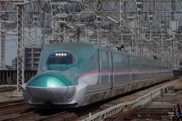 E5系はやぶさ新幹線
