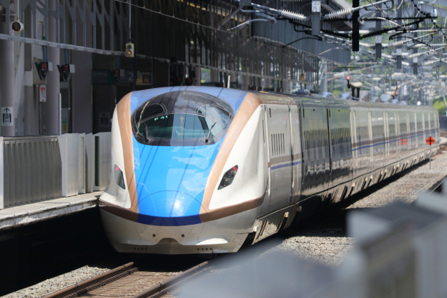 E5系はやぶさ新幹線