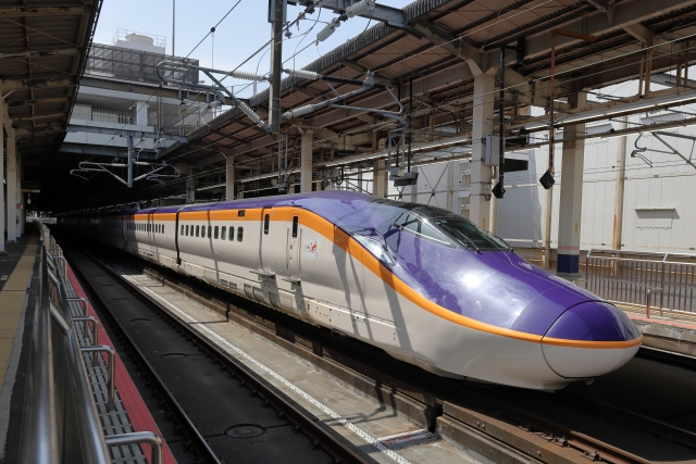 E5系はやぶさ新幹線