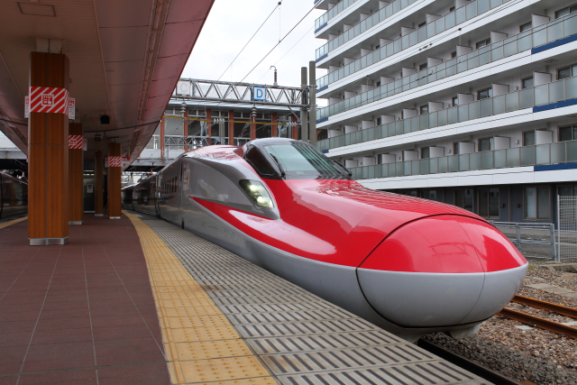 E5系はやぶさ新幹線